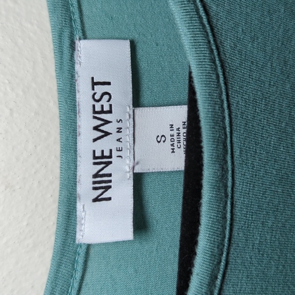 Nine West Green Short-Sleeve Blouse with Flowy Sleeves Women's Size S - Picture 2 of 4